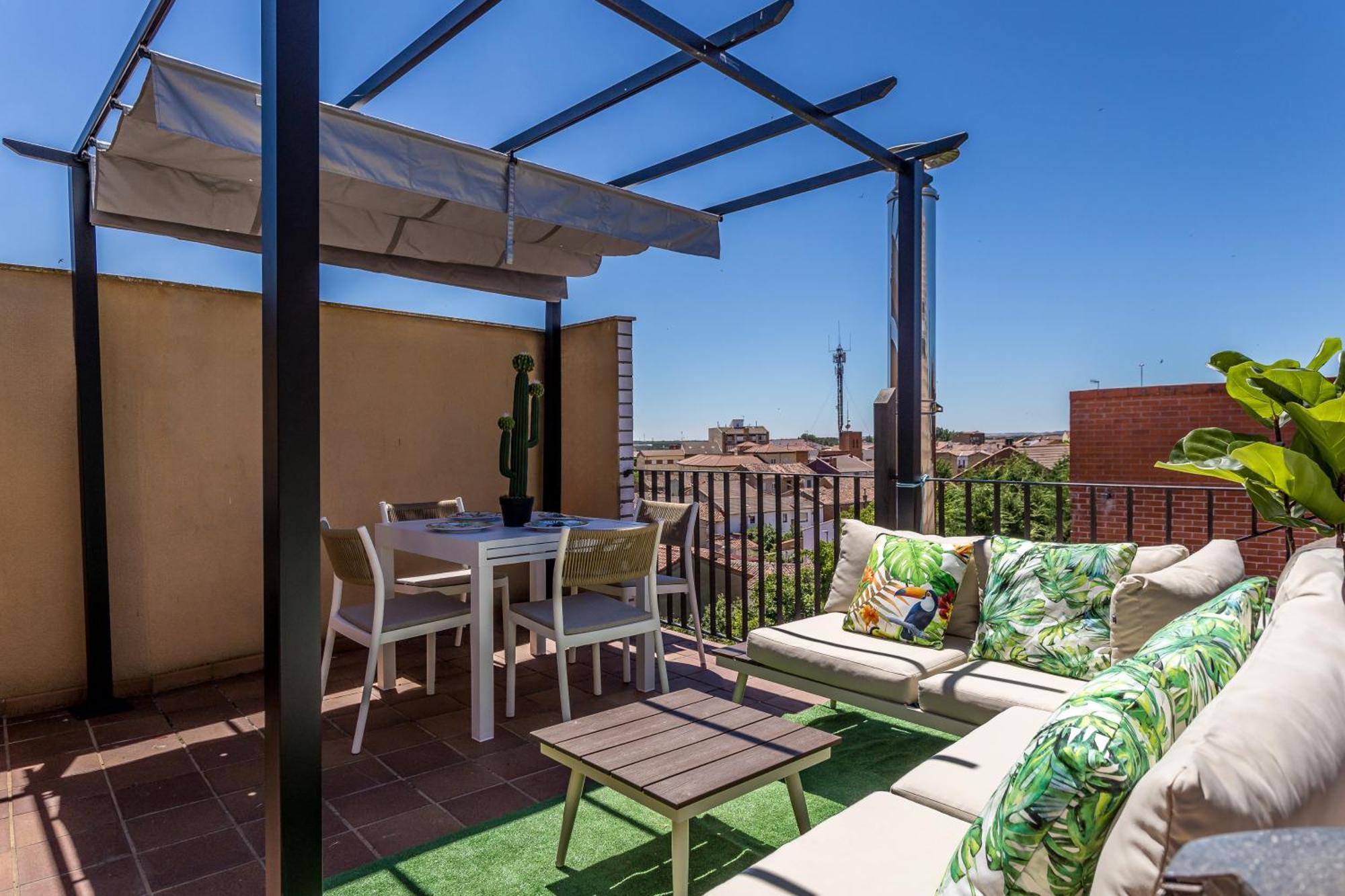 Baruhaus Terraza Duplex Valencia De Don Juan Apartment ภายนอก รูปภาพ